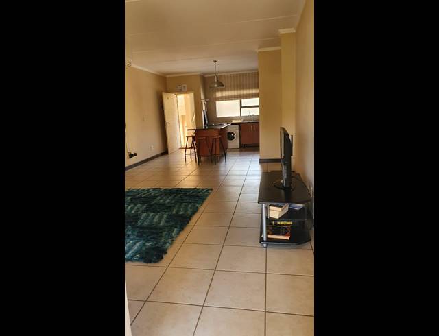 2 BEDROOM APARTMENT RENTED IN SUNNINGHILL